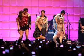 Amo Rebeldes...Somos Rebeldes Maniácos 
                     segue sigo de volta