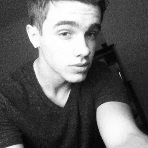 Brandon A. Santana | 16 years old | Attending Warren High School | A teen livin' life with a dream | Boy Belieber & proud.