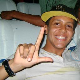 Leonino,17 anos, Jogador do América de Natal,  Estudante, Casado, Filho de DEUS s2.