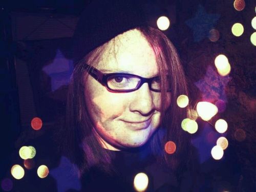 izzadecember's profile picture. 