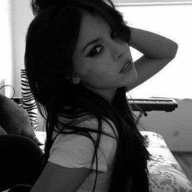 Danna Paola nació el 23 de junio de 1995 en la Ciudad de México. Es hija de Patricia Munguía y Juan José Rivera, quien fue cantante  y Los Caminantes.2