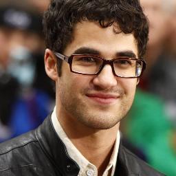 Confie em seu coração se os mares pegarem fogo. E viva pelo amor, embora as estrelas caminhem em direção oposta. - Darren Criss | Dede 22/09/12