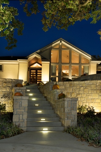 NiteLites of Kansas City provides high performance outdoor lighting systems for commercial & residential applications anywhere in the KC metro.