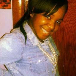 FOLLOW MEH! && MY RIGHT HAND @WHYTE_CHOCOL8TE  #TEAMFOLLOWBACK! #TEAMSONGZ!