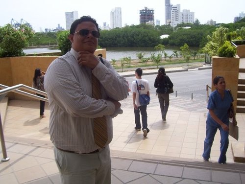 Administrador de Empresas especialista en logística y áreas a fines. Testigo fiel del poder de Dios y analista del actuar del ser humano en el día a día.