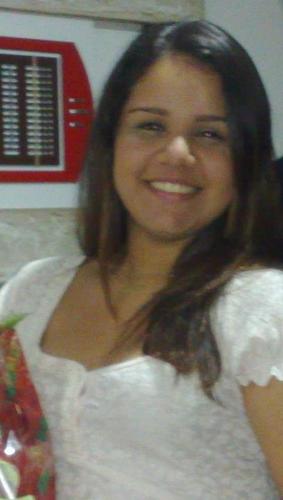 Pisciana,de delicada sensibilidade. Carinhosa,dramática,estressada,chata,insuportável...um abuso só!(: namorada de @Marcus_Gurgel *-*