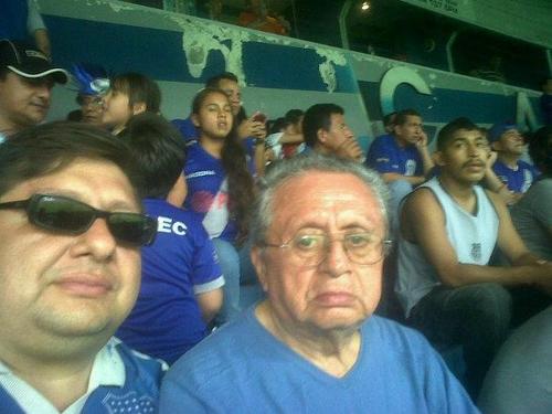 Azaelazul's profile picture. Azul hasta la muerte::::::::DEL BOMBILLO SOY Y ERES LA ALEGRIA DE MI CORAZON