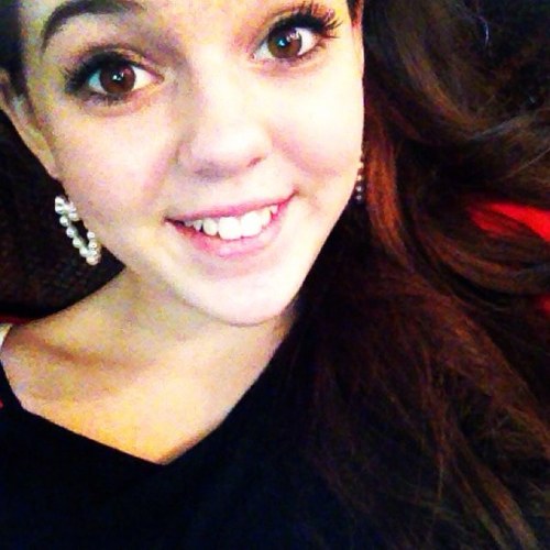 Im katlynn.Cheerleader. Pretty little liars. Follow me.