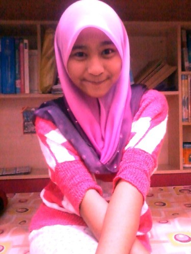 Hai,Im Fara/14/Smk Convent/Batu Pahat,Johor.Follow and mention me :3  ♥ http://t.co/TcsBPHSdYi  ♥