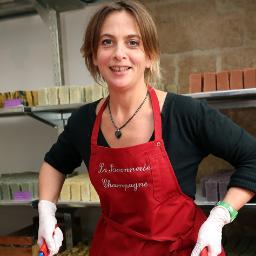 Sidonie Champagne savonnière artisanale installée en sud Vendée. Mention Nature et Progrès, labellisée slow cosmétique #maraispoitevin #vendée #cosmetiquebio