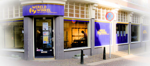 WereldwinkelDor's profile picture. Wereldwinkel Dordrecht is gevestigd aan de Voorstraat 204 (op de hoek met de Steegoversloot). Dé winkel voor originele kado's en FairTrade levensmiddelen.