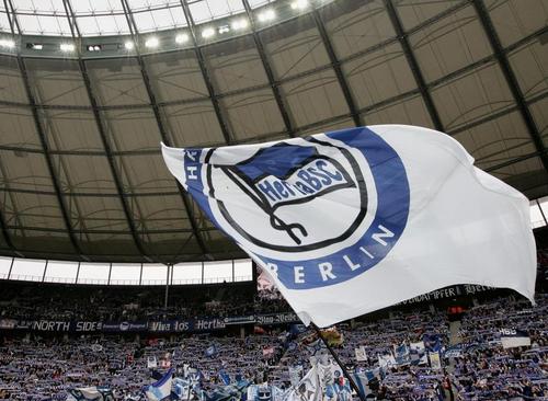 Vater, Fußballfan, Basketballer, Journalist, Verreiser