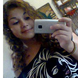 Não sou de demonstrar sentimentos, mas sou cheio deles. Eu sofro em silêncio, amo com o olhar e falo por sorrisos.
http://t.co/Tyv7Tr26