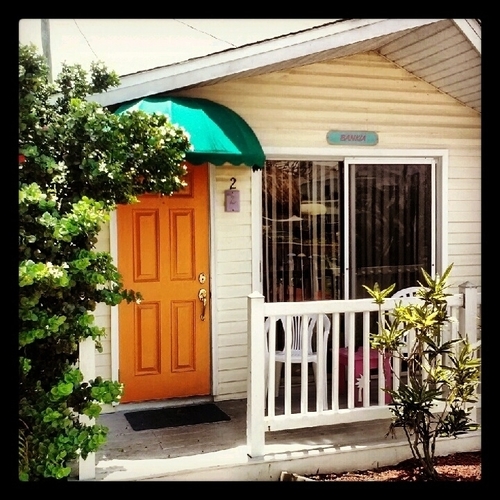 silversandsfmb's profile picture. Key West Style Villas located on Fort Myers Beach, Florida.  2 Blocks from Times Square Pool, grills, boat docks, gardens & pet friendly.  Great for weddings.