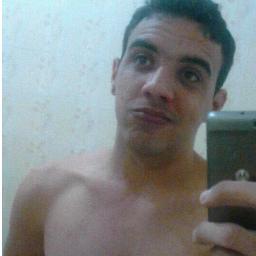 não tente ser o que não é , pois Deus sabe quem é quem e não tem como voce enganá-lo .