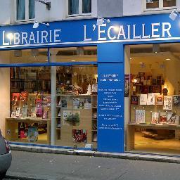 Au 101 rue du Théâtre dans le XVe arrondissement de Paris, L'Ecailler est une librairie de quartier conviviale animée. Les dédicaces y sont fréquentes...