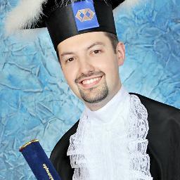 Esposo, pai, filho, cristão protestante, gaúcho, sócio-fundador da gráfica Copiersul, designer gráfico e administrador. Esqueci de alguma coisa? ...