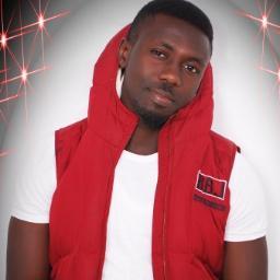 An aspirin actor, a poet, a playwright and a student. Basically an entertainer. Easy knowing coz i am easy going. Just keeping it real!!!?