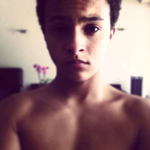 Si tu me follow, tu dois aussi follow @BenoitThepot, il follow back aussi. Follow back 100%.