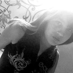 o meu jeito de ser as vezes
incomoda os outros. .
mas eu nao ligo ;)
sou o qê sou.
qem nao estiver feliz qê se mate ((y