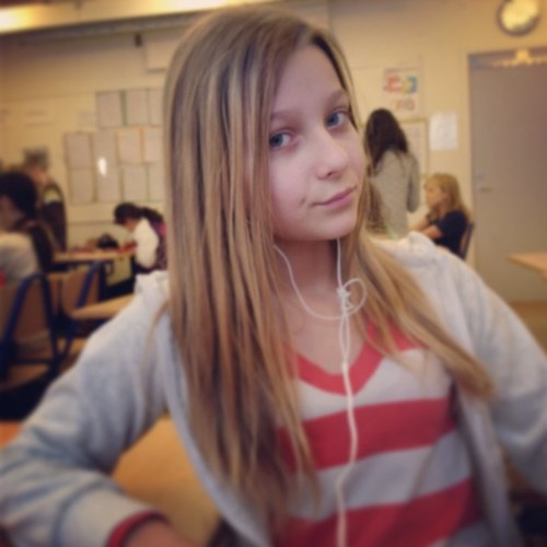 Follow me i'll follow back 

❤JB❤