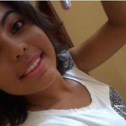 18 anos,aquariana, tímida,músicas,familia ,amigo s2
http://t.co/HrqFo4s0