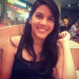 O importante não é quem sorri com você, mas quem vai estar com você quando não puder sorrir. Especiais são as pessoas que te fazem sorrir, nos piores momentos.