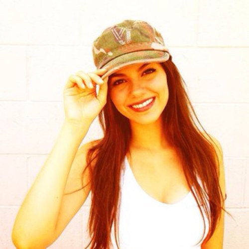 Hey Its Tori! I go to Hollywood Arts! I sing and i act! *Follow* ~Make It Shine~