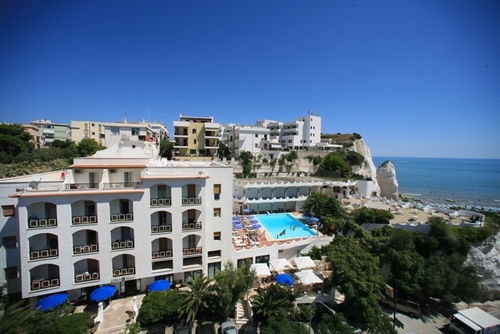 HotelFalcone's profile picture. A due passi dal Centro di Vieste, l’Hotel Falcone si affaccia sulla spiaggia del Pizzomunno, dominata dalla terrazza panoramica dell’albergo.