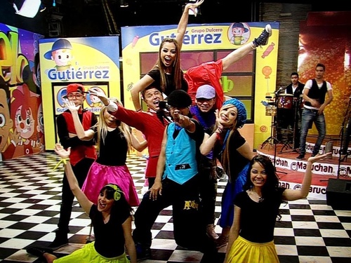 #SiguemeYTeSigo #FollowBack soy fan de la loca y divertida cafeteria llamada #Acabatelo y #PGB #FollowbackSeguro :)