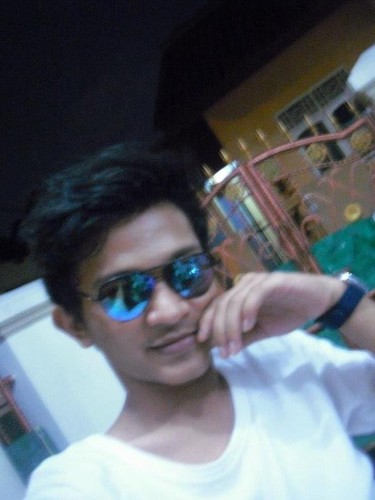 Cintaku kandas terbawa angin.
THE END. :D