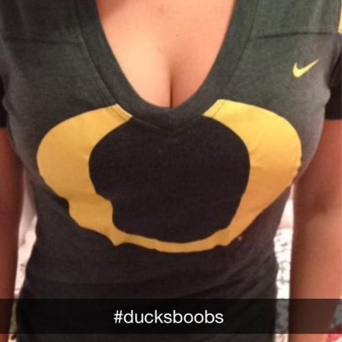 Support UofO with pics of fans in #ducks gear. Submit pics to ducksboobs@gmail.com Snapchat = ducksboobs. Submissions are anonymous. Not associate with U of O.