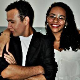 18 anos, Capixaba, Estudante, Servidora Pública, Cantora, Goleira, Flamenguista, Ciumenta, Desastrada e Esposa do @silvestresoares ♥