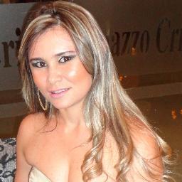 Alguém que acredita no amor e tem fé na vida.