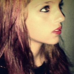 Soy adicta face y ask,soy una chica tipo y amo que la gente se interese en como pienso mas que en mi físico ,tengo 14 años
http://t.co/ny3EJccq