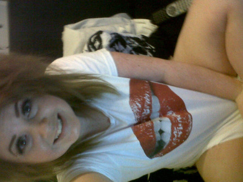 I love food+cuddles                     follow I follow back ♥