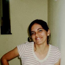 Uma menina cheias de sonhos , alegre , divertida , ama música , que tem uma lema a seguir Pois Só quem Sonha consegue alcançar Vive o @luansantana
