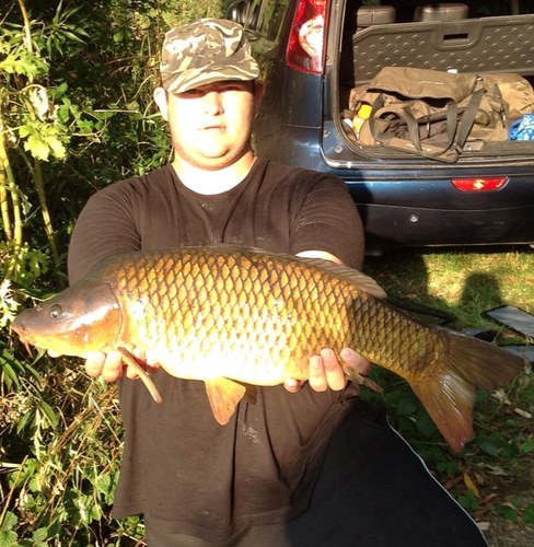 BenDGarner's profile picture. Big guns fast cars and you yes you in the red :) Im 17 work at dandycars  and yes west ham all the way Youtube:Boomerboi96