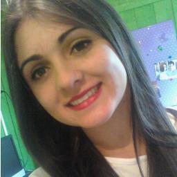 Sou igual vidro se me derrubar eu quebro, mas se me pisar eu corto