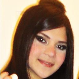 Sou uma criança insegura, que as vezes anda de salto alto. ;)  BBM - 32F0FBA5