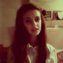 Je vais bien. : trois mots, trois syllabes, dix lettres, cinq consonnes, cinq voyelles, une phrase.. Un mensonge.
