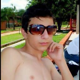 gêmiano,16anos,Muito nervoso, muito tímido, muito sonhador, muito amigo, muito apaixonado, muito louco. Muito prazer, eu. segue ? :33