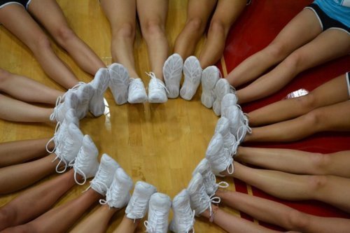 stunting is habit. senior red flyer. level 4. im a dime. top of line. tweeting all things cheer. follow me babez.