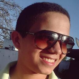 *_*  Quem descreve se limita (clarice lispector) 
http://t.co/8XVC22M43T