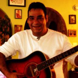 ..ArT1sT.mUSician..full blooded Ojibwe CANADIAN ANISHNABWE making people's day tha old fashion way...