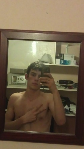 hey my names Dave .... but you can call me later ;) get to know me before you judge me, if your sad ill make you laugh .... follow me, i follow back