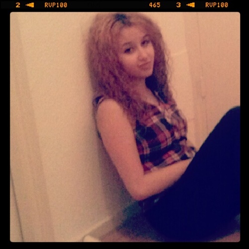 he its me Yasmina, Marokaans/spaans/NL, singer , follow me on instagram: Yasminabakkali