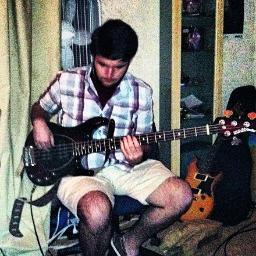Bassist for @covettheband & @vespersails. I play @ernieball strings & cables, ZVEX, Earthquakerdevices and MXR effect pedals. My last name rhymes w/ ‘Maniac’