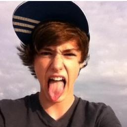 No se para que sirve esto pero...Seguime y te sigo, si me dejas de seguir hago lo mismo :)  Follow me and I follow you