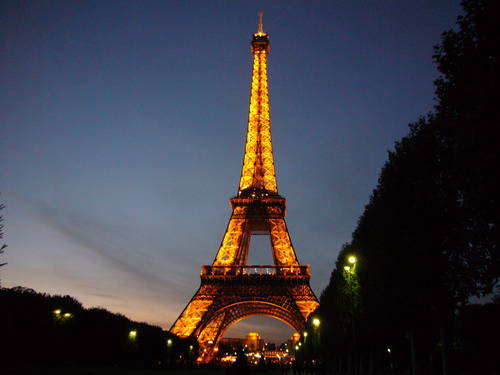 hey! follow me! :) :D i need followers! ;)